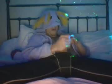 Twinkaxolotl Chaturbate stream image from May 14, 2025