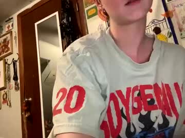 Luckystar423 Chaturbate stream image from May 14, 2025