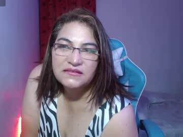 Themilf_ Chaturbate stream image from May 14, 2025