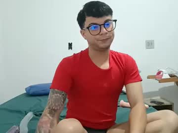 Julinhosp Chaturbate stream image from May 14, 2025