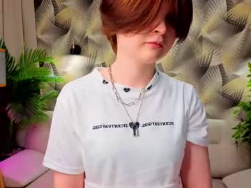 Elwineclutter Chaturbate stream image from May 14, 2025