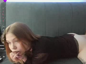 Hellennfox Chaturbate stream image from May 14, 2025