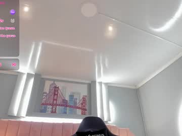 Kiara_Peach Chaturbate stream image from May 14, 2025
