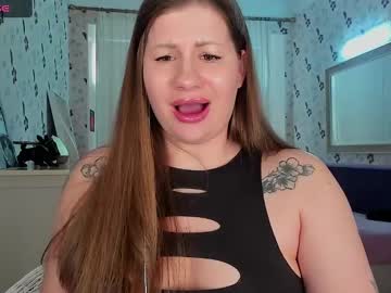 Juicyhelenx Chaturbate stream image from May 14, 2025
