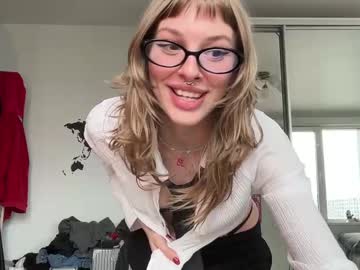 Lovesstation Chaturbate stream image from May 14, 2025