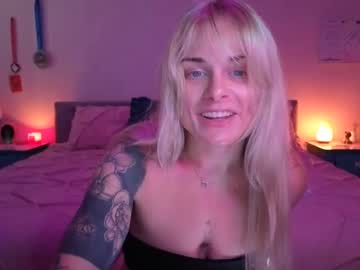 Sweetlittleannie Chaturbate stream image from May 14, 2025