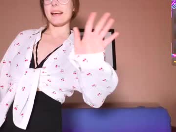 Little_Qeenoflove Chaturbate stream image from May 14, 2025