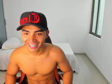 Andrew_Jonhes Chaturbate stream image from May 14, 2025