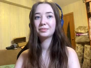 Darlineboone Chaturbate stream image from May 14, 2025