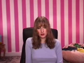 Eviecam Chaturbate stream image from May 14, 2025