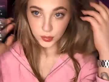 Dawnbluett Chaturbate stream image from May 14, 2025