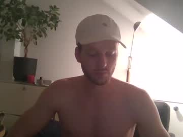 Frozenyoga Chaturbate stream image from May 14, 2025