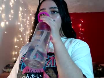 Ivoneet Chaturbate stream image from May 14, 2025