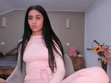 Kellsey_Shy Chaturbate stream image from May 14, 2025