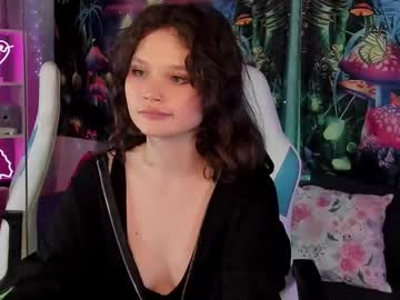 Emilychaves Chaturbate stream image from May 14, 2025