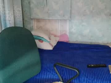 Flowerahbutterf Chaturbate stream image from May 14, 2025