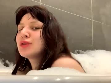 Eriinnii Chaturbate stream image from May 15, 2025