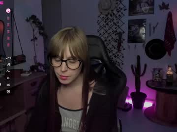 Roxylovegame Chaturbate stream image from May 15, 2025
