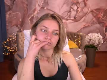 Kiramilkk Chaturbate stream image from May 15, 2025
