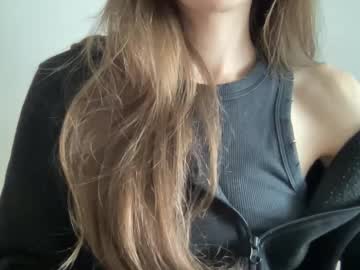Marinalovenow Chaturbate stream image from May 15, 2025