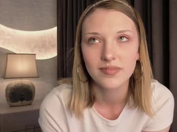 Oceaneyesgirl Chaturbate stream image from May 15, 2025