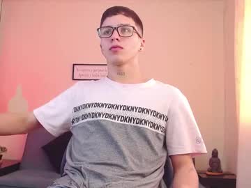Cumandres Chaturbate stream image from May 15, 2025
