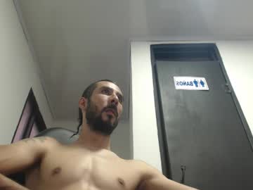 Andruwang Chaturbate stream image from May 15, 2025