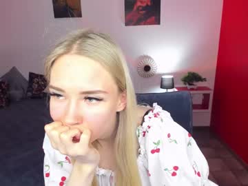 Juliadaisy Chaturbate stream image from May 15, 2025