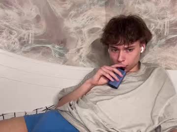 Ronrogo Chaturbate stream image from May 15, 2025