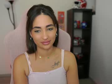 Camilaparisxx Chaturbate stream image from May 15, 2025