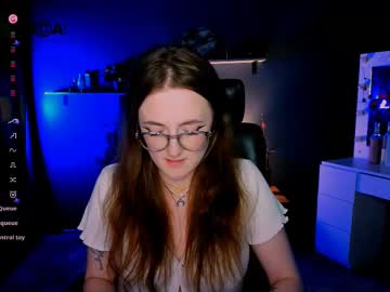 Lumi_Gloom Chaturbate stream image from May 15, 2025