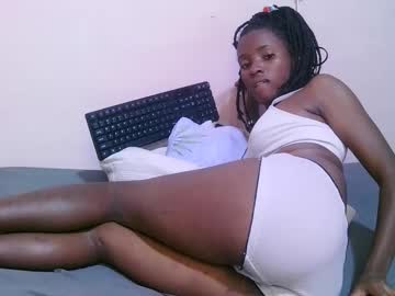 Petitetasha Chaturbate stream image from May 15, 2025