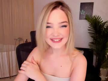 Bloomingheart Chaturbate stream image from May 15, 2025