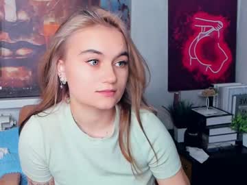 Softgllitch Chaturbate stream image from May 15, 2025