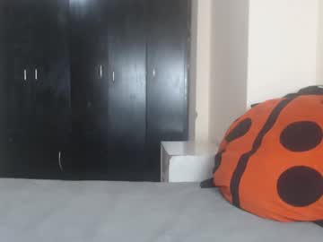Nicollewalton Chaturbate stream image from May 16, 2025