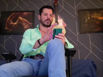 Aaronbomer Chaturbate stream image from May 16, 2025