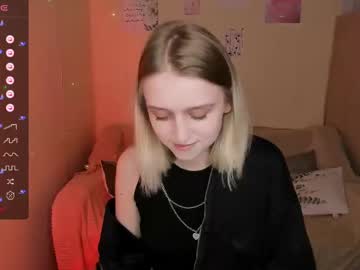 Justinahelen Chaturbate stream image from May 16, 2025
