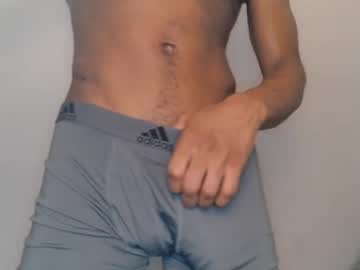 Julienlongg Chaturbate stream image from May 16, 2025