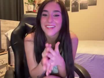 Peachyflowers Chaturbate stream image from May 16, 2025