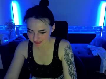 Lalyloves Chaturbate stream image from May 16, 2025