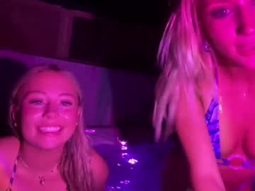 Lexaluxe Chaturbate stream image from May 16, 2025