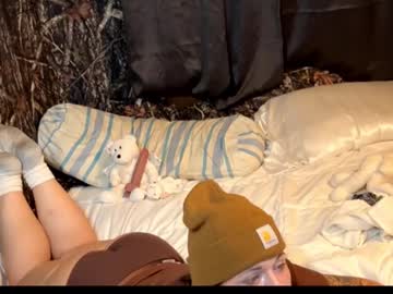 Southernkissesxo Chaturbate stream image from May 16, 2025