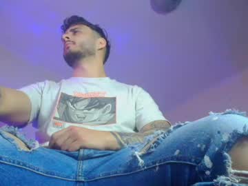 Xandercagex Chaturbate stream image from May 16, 2025