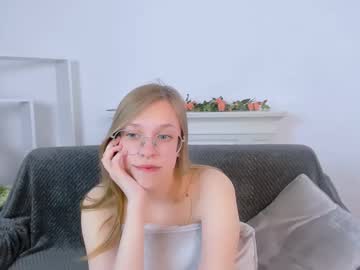 Layriantavee Chaturbate stream image from May 16, 2025