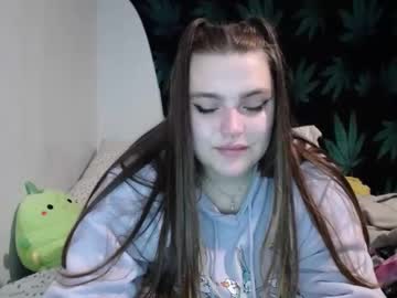 Carlyrae420 Chaturbate stream image from May 16, 2025