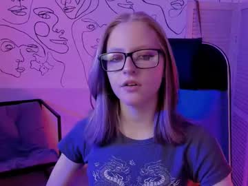 Lunawiinters Chaturbate stream image from May 16, 2025