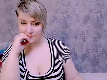 Djullia Chaturbate stream image from May 16, 2025