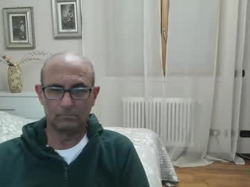 Esibcam Chaturbate stream image from May 16, 2025