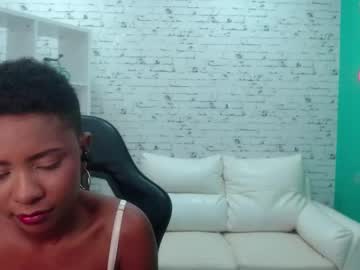 Ari_Brunette Chaturbate stream image from May 16, 2025
