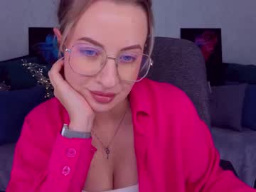 Elisabethmills Chaturbate stream image from May 16, 2025